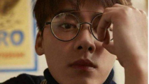戴眼镜吃瓜娱乐圈博主,揭秘娱乐圈幕后真相